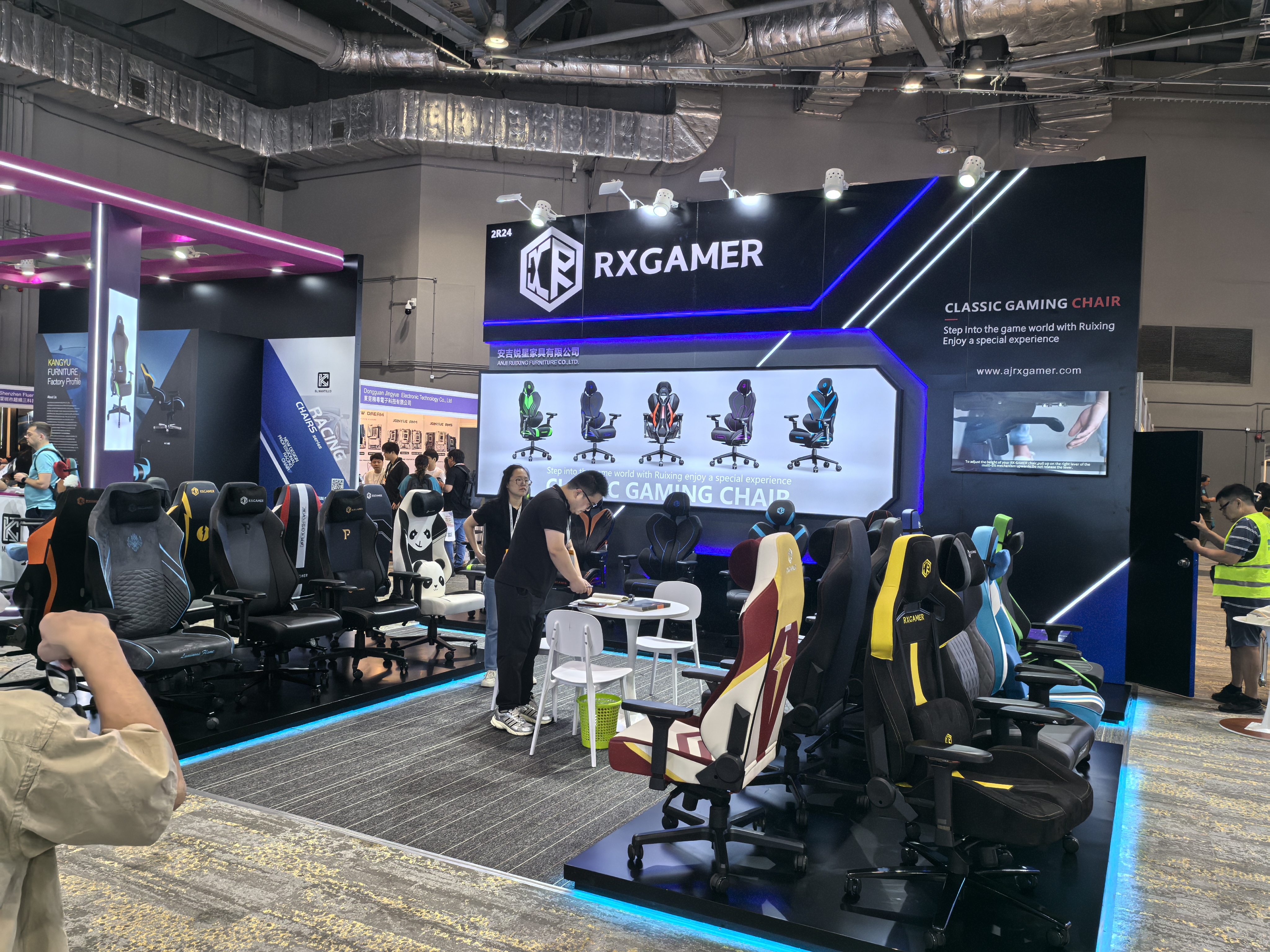Anji Ruixing 가구, 홍콩 전자 박람회(가을)에서 큰 성공을 거두며 빛나다